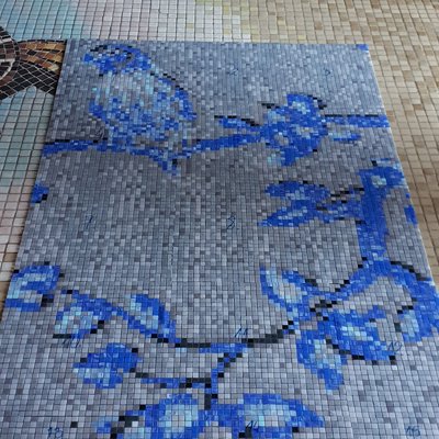 dekor liniowy z mozaiki basenowej